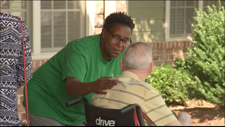 workers-struggling-after-assisted-living-facility-abruptly-closes,-evicts-elderly-residents-–-wsb-atlanta