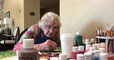 90-year-old-assisted-living-resident-paints-smiles-–-spectrum-news-1