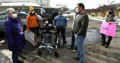 protesters-decry-montana’s-anti-vaccine-law-at-missoula-assisted-living-facility-protest-–-the-missoulian