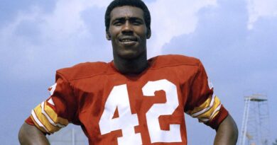 charley-taylor,-washington-hall-of-fame-receiver,-dies-at-80-–-beloit-daily-news
