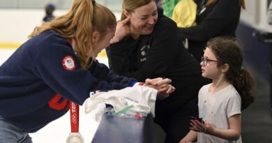 2017-glenbrook-north-hs-grad,-jesse-compher,-shared-her-us-olympic-silver-medal-in-her-hometown.-–-chicago-tribune