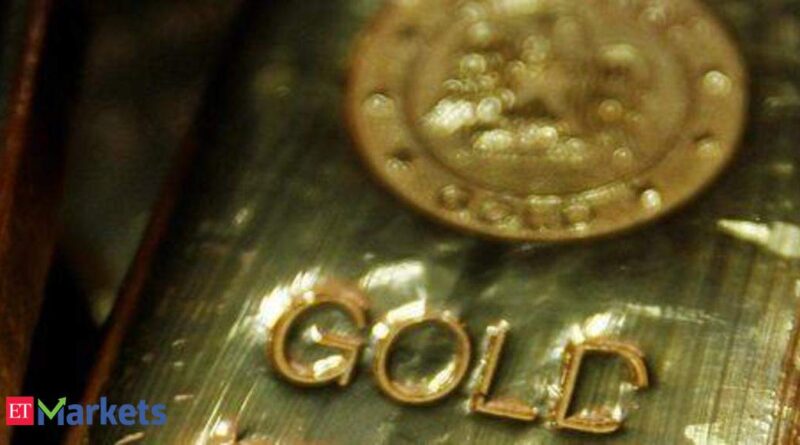 gold-rate-today:-yellow-metal-tops-rs-53,000,-silver-edges-lower-–-economic-times
